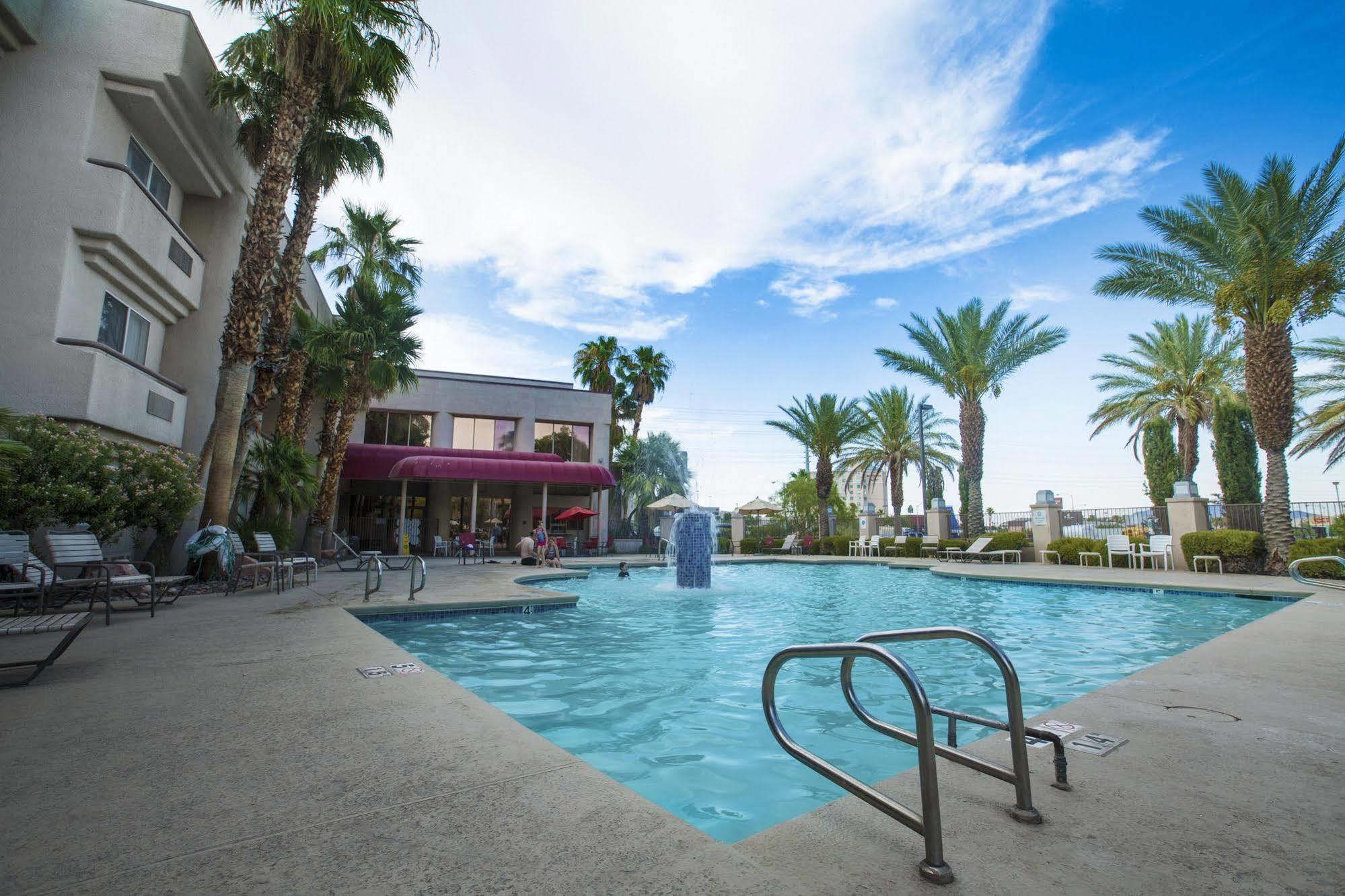 Ramada Las Vegas Hotel Exterior foto